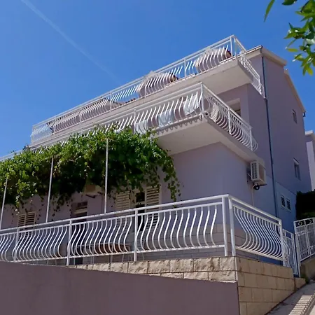Apartamento Bertie's - Two Bedroom Fernand *